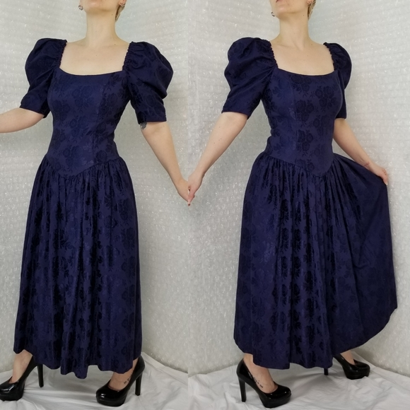 SOLD🌈1980s handmade brocade Renaissance dress - Picture 3 of 8